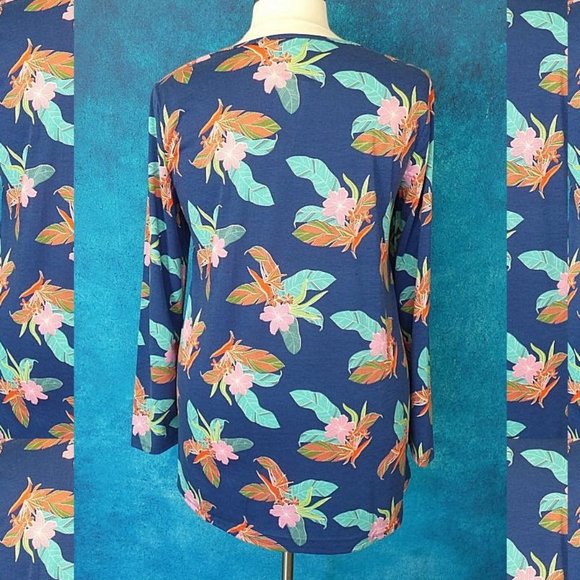 NWT LulaRoe Blue Floral Print Lynnae Top 3XL - Picture 5 of 9